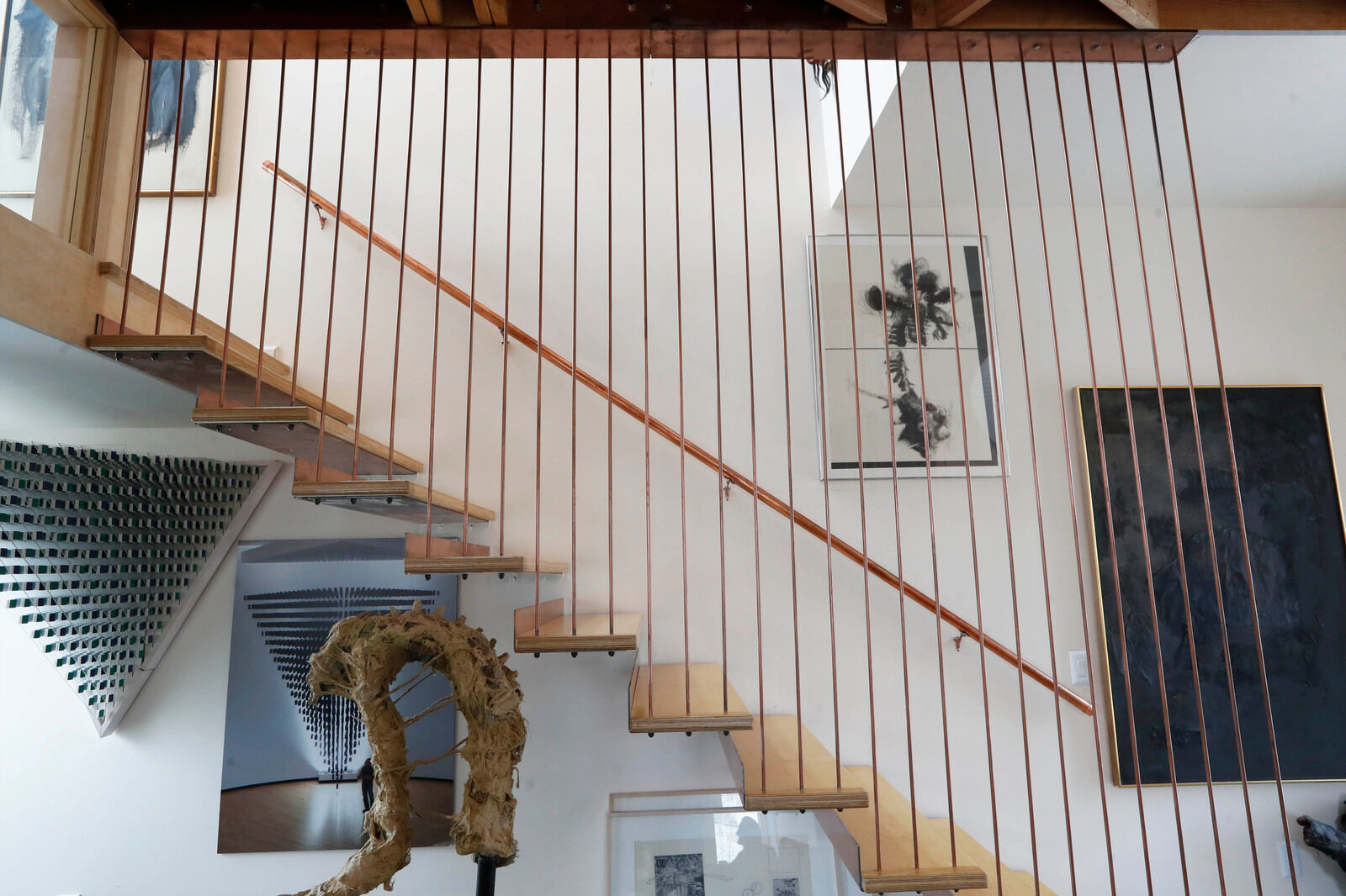 Suspended stairway